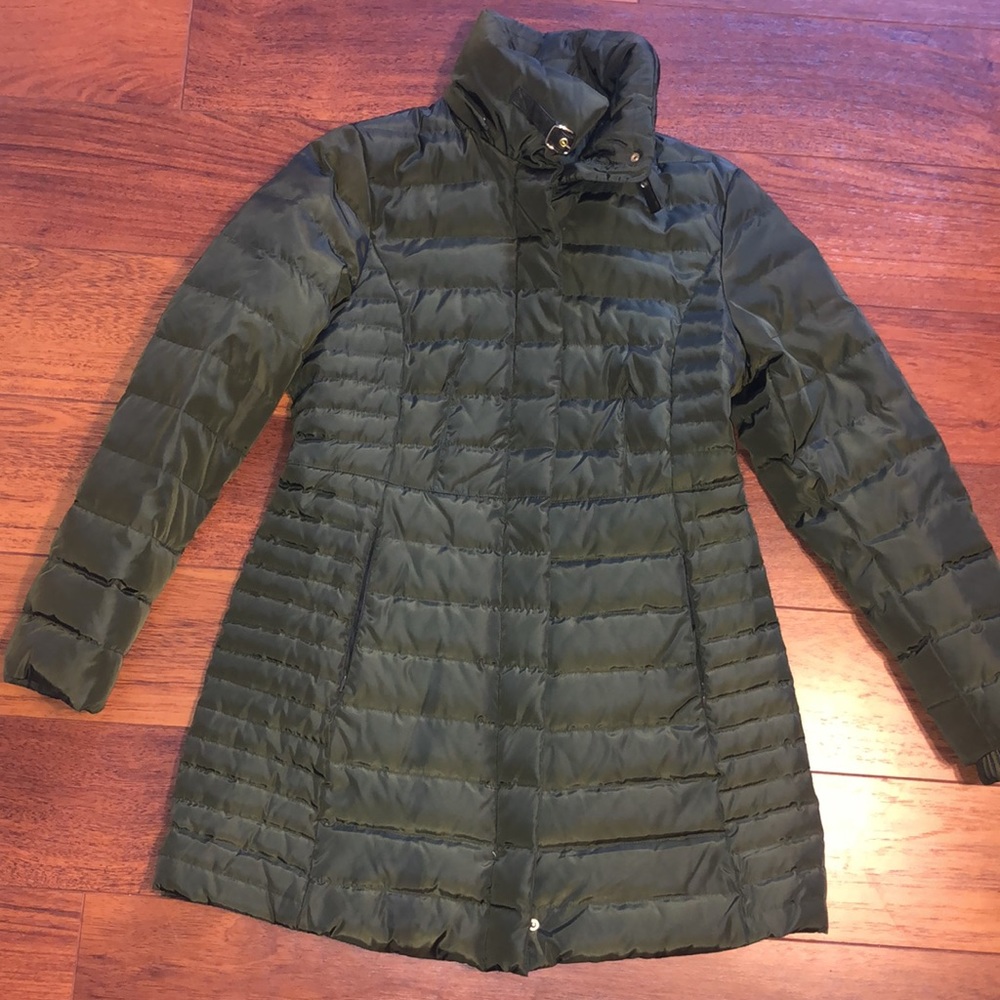 Jones New York olive green coat. Size M.